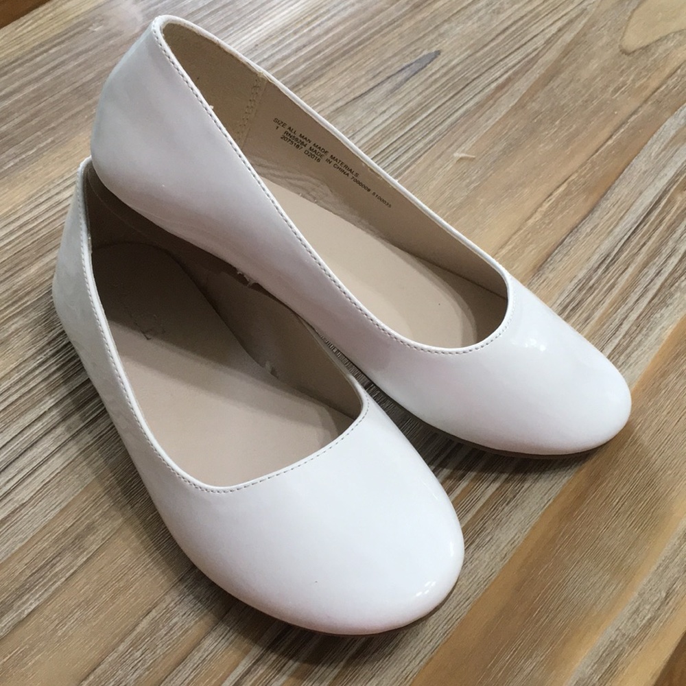 Children Place kids size 1 white dress shoes